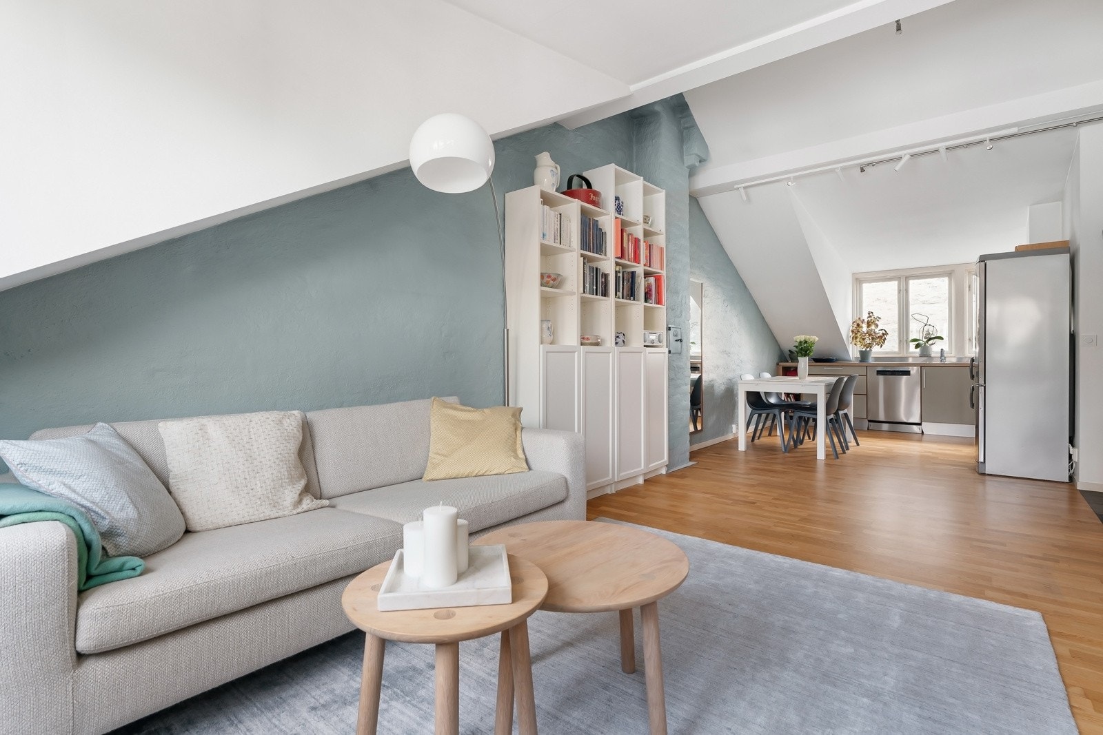 Sosialt og åpent allrom med god soneinndeling. Galleribilde