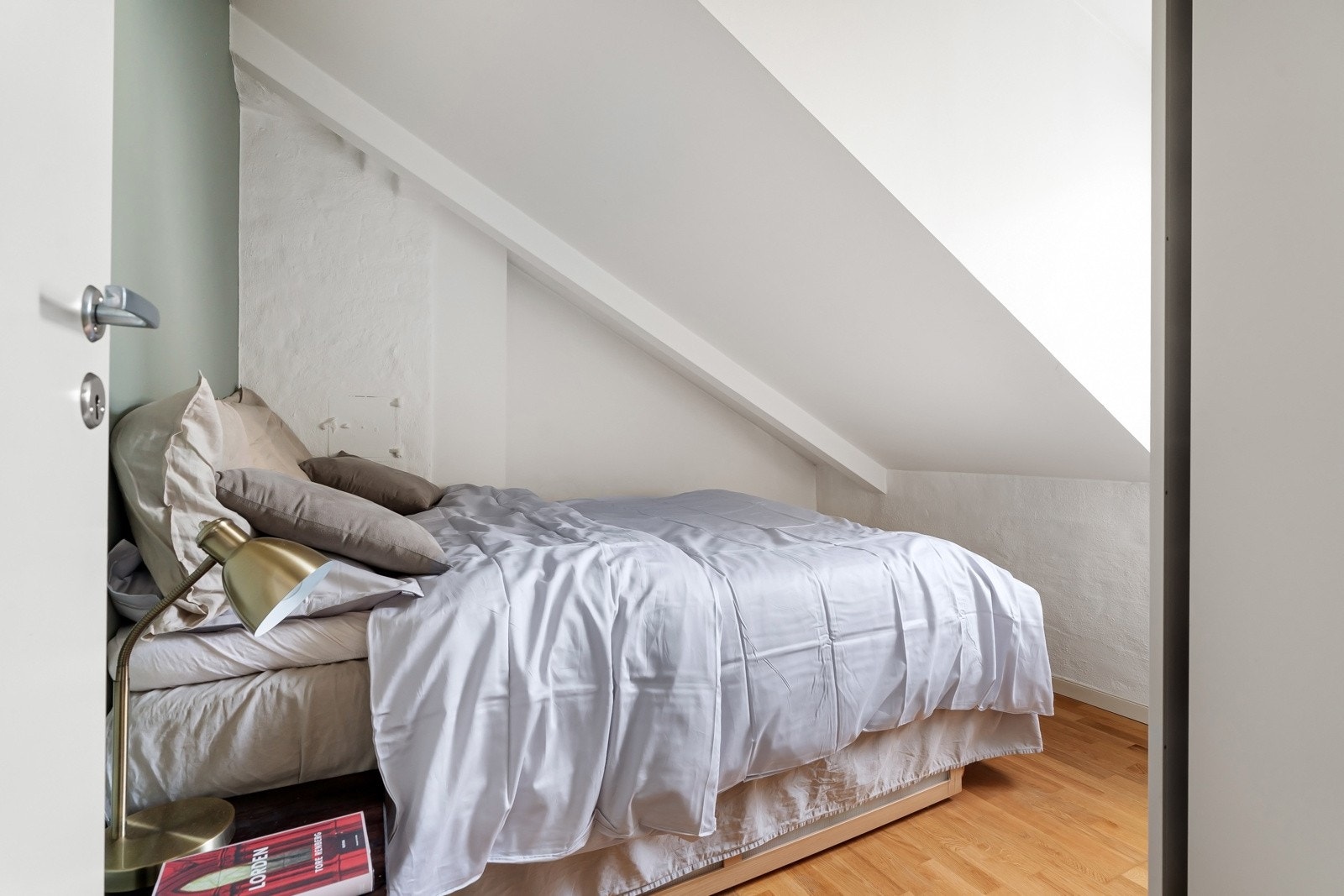 Soverom med plass til dobbeltseng. Galleribilde