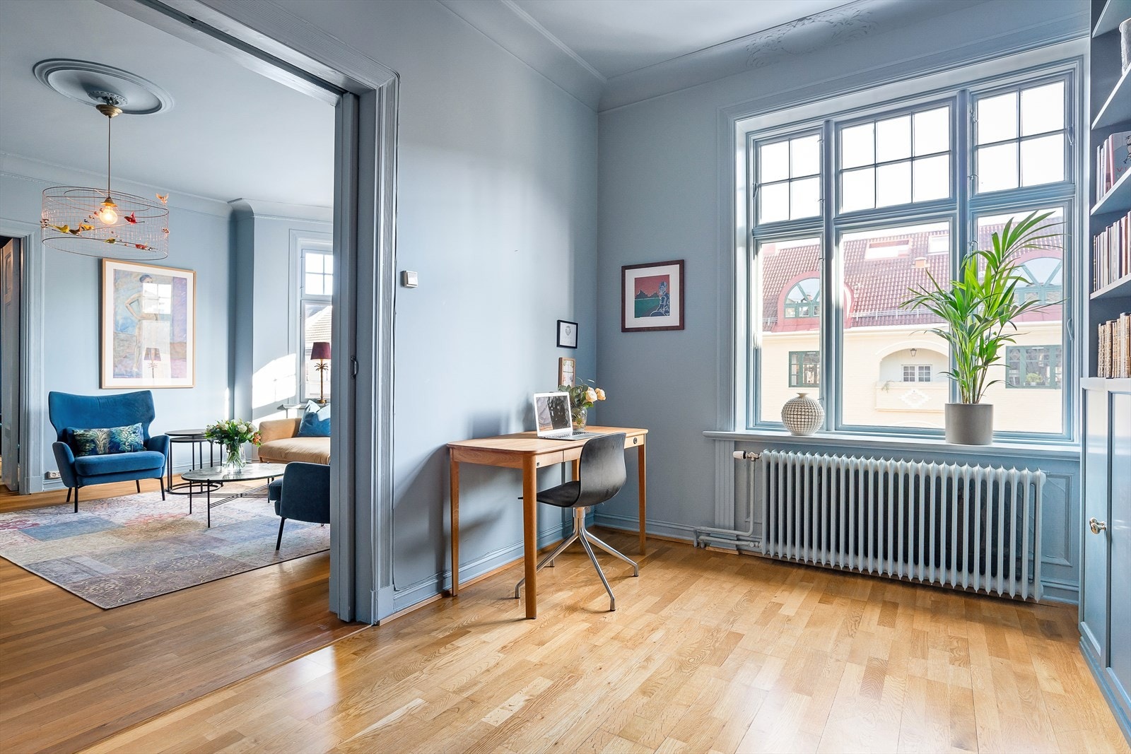 Godt med lysinnslipp på bibliotek. Galleribilde