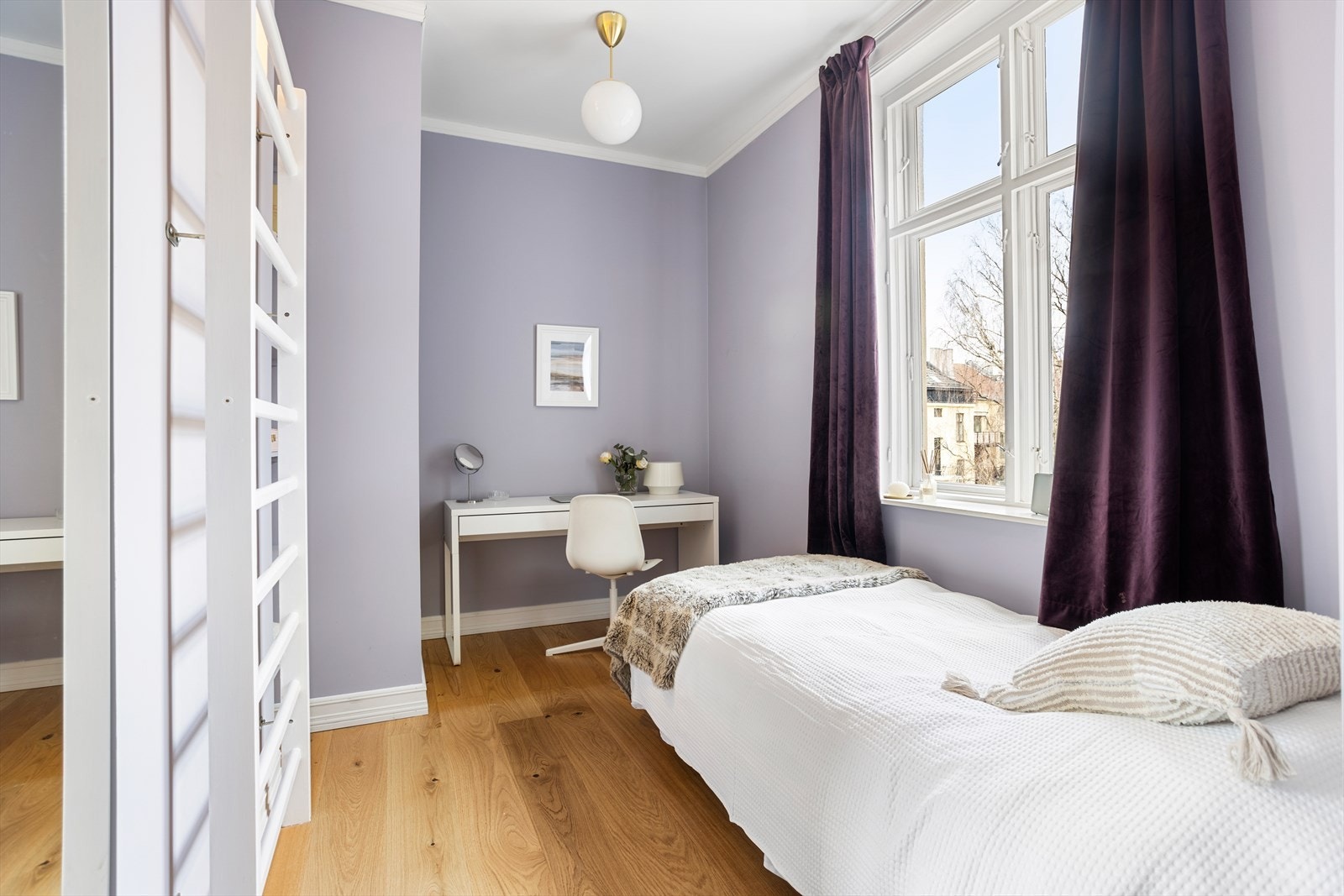 Også her med plass til både seng og kontorpult. Galleribilde