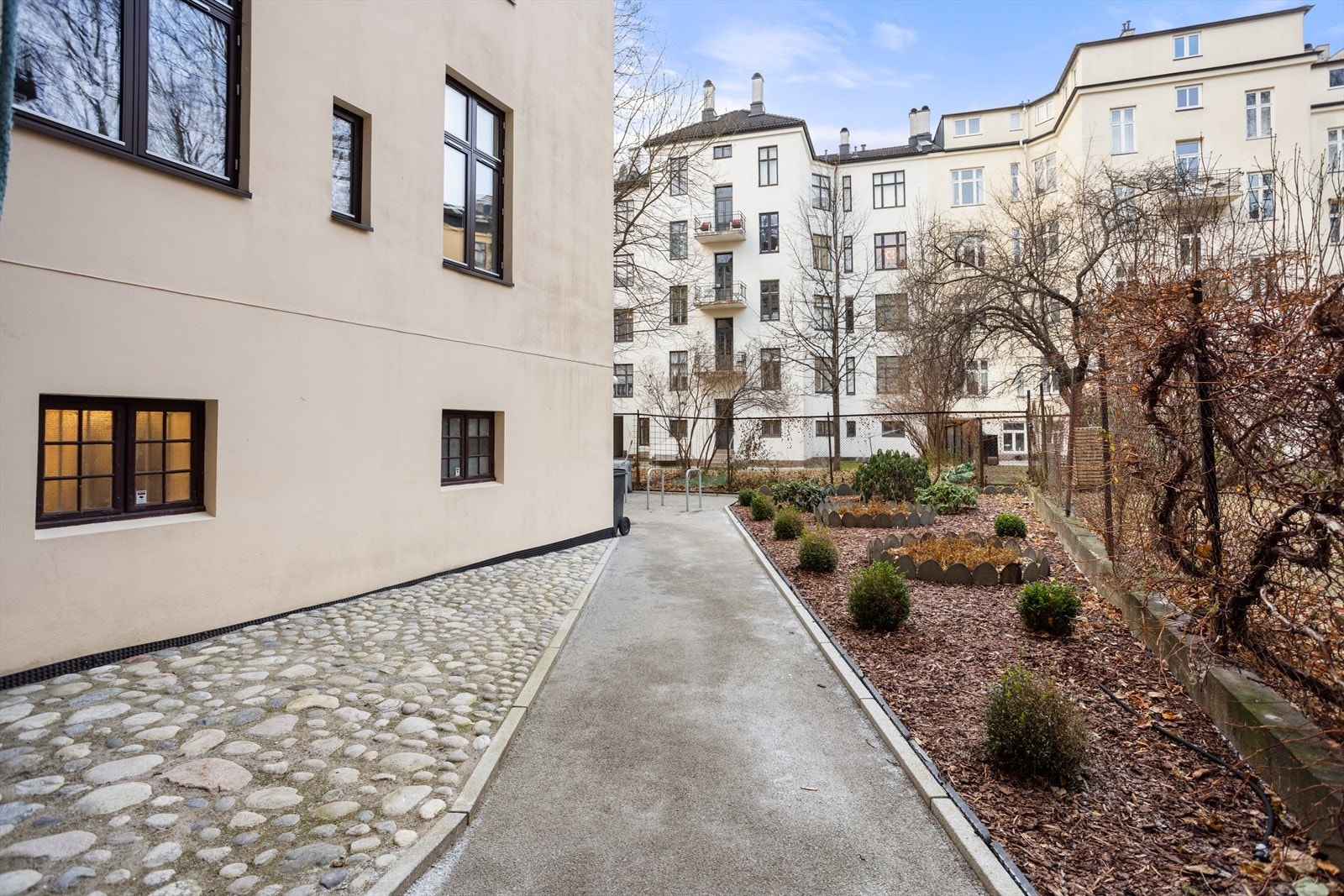 Pent opparbeidet bakgård! Galleribilde