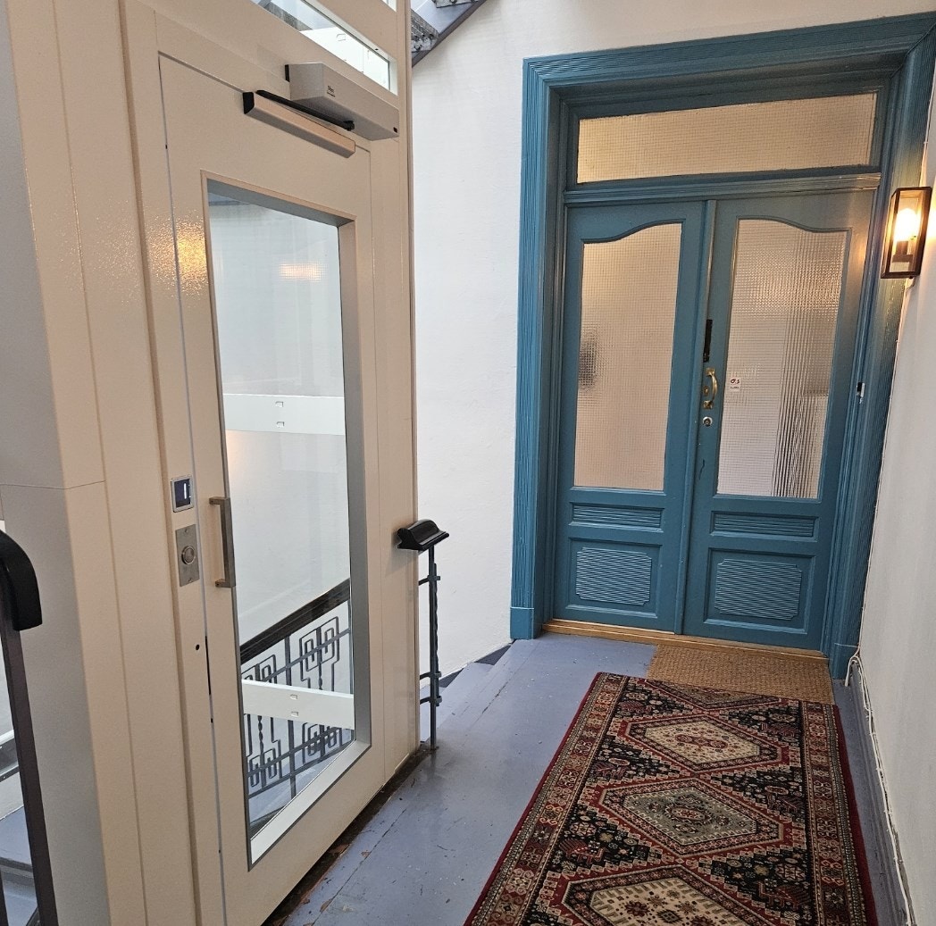 Heisadkomst til boligen i 4. etasje. Galleribilde
