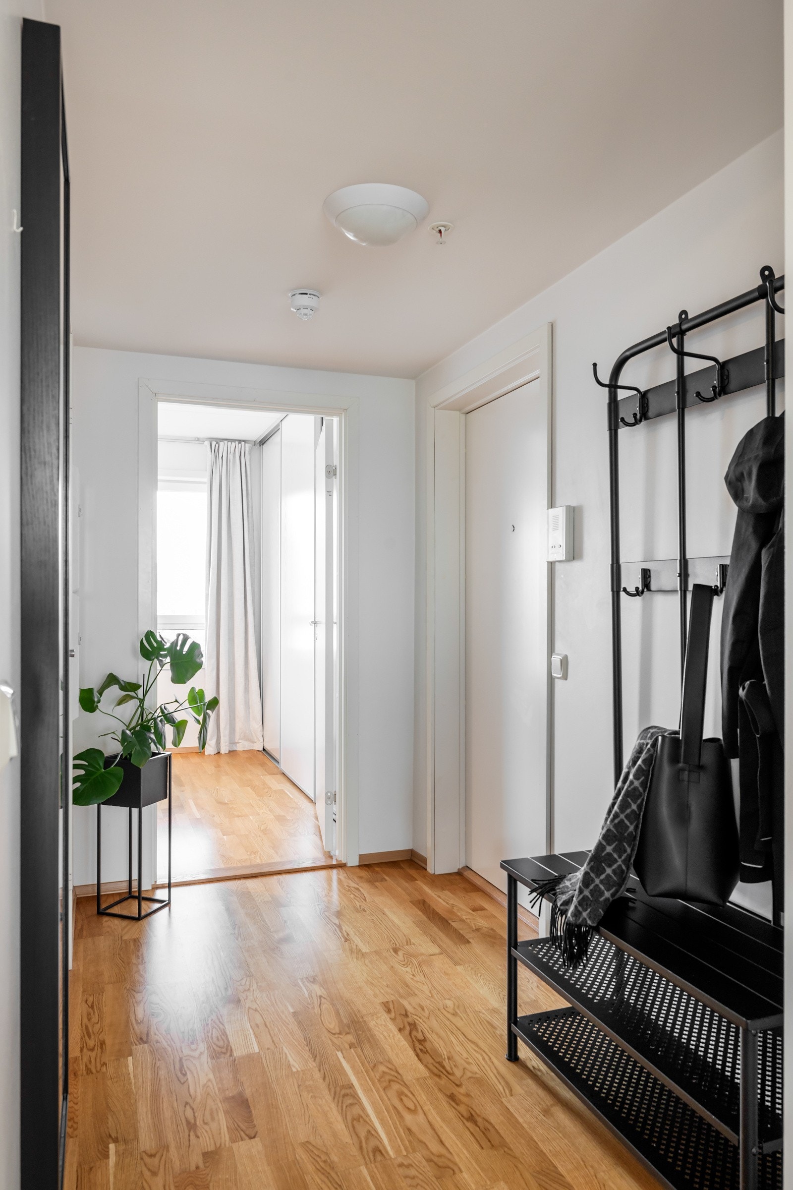 Entréen har god plass til garderobeskap. Galleribilde