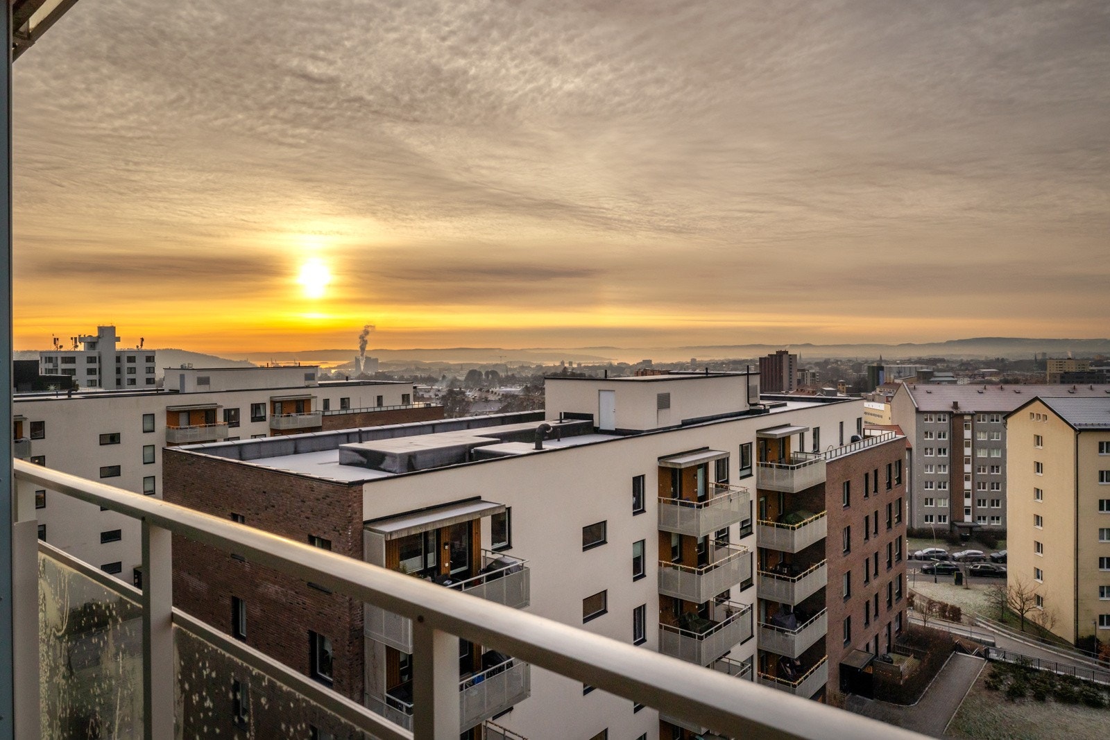 Her har vi gleden av å presentere en moderne 2-roms hjørneleilighet med meget attraktiv og sentral beliggenhet på Storo. Galleribilde
