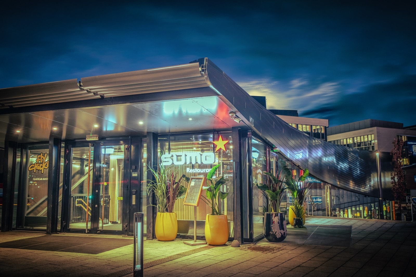 Sumo Sushi på Storo er en populær sushirestaurant som tilbyr et bredt utvalg av fersk sushi og japanske retter. Galleribilde