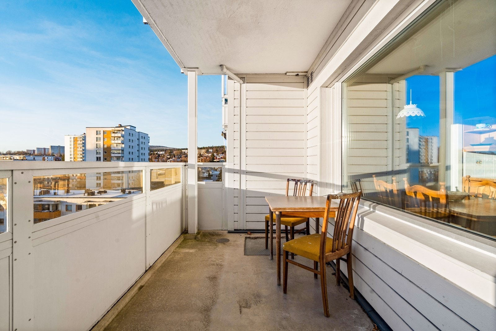 Balkongen er overbygd, og er på ca. 8 kvm. Galleribilde
