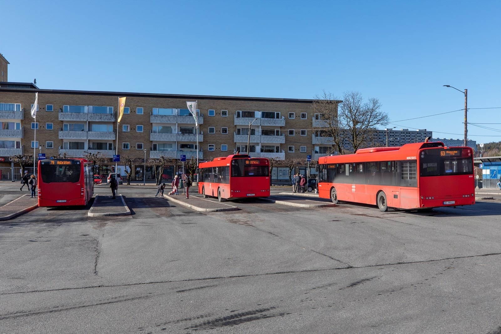 Grorud Bussterminal. Nærmeste busstopp ligger ca. 250 meter fra boligen, Sagstuveien. Galleribilde