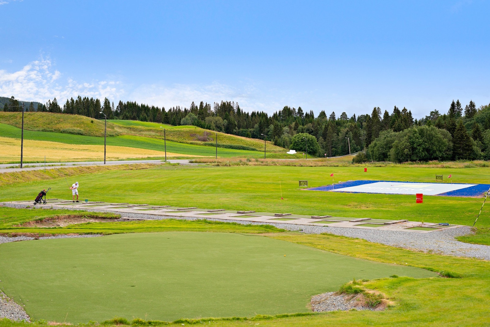 På sommerstid finner du Klæbu golfklubb med sine flotte golfbaner bare 5 min kjøring fra leiligheten Galleribilde