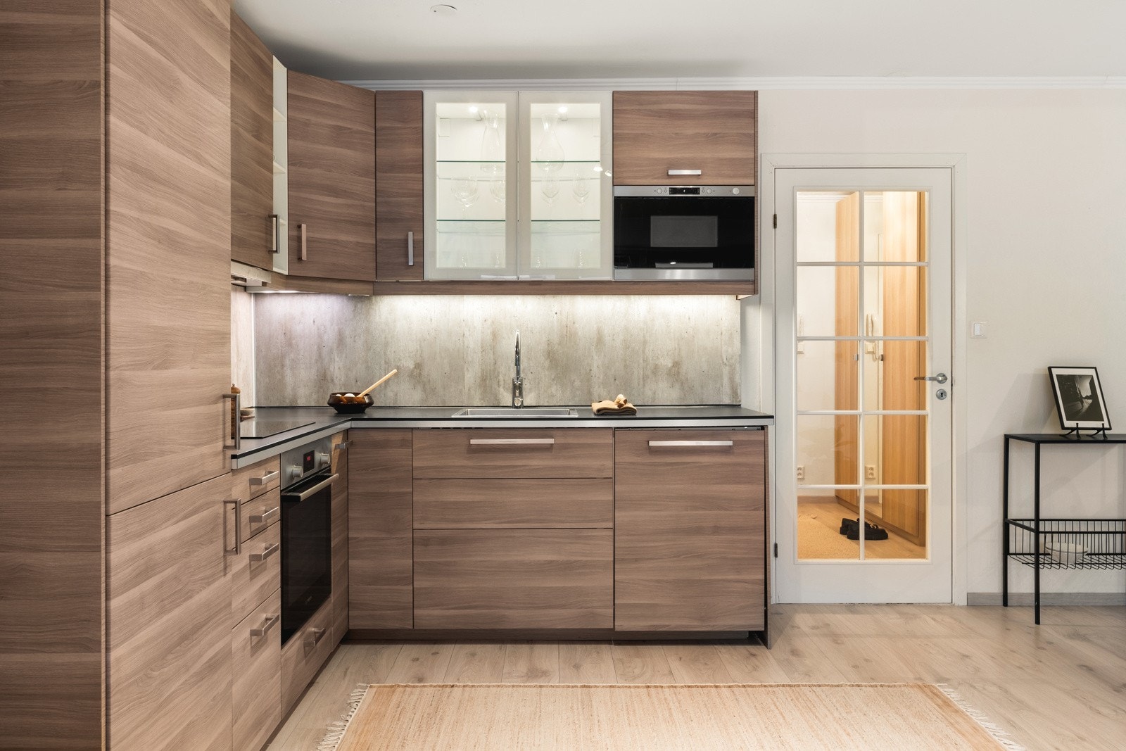 Kjøkkenet er innredet med moderne løsninger fra IKEA. Galleribilde