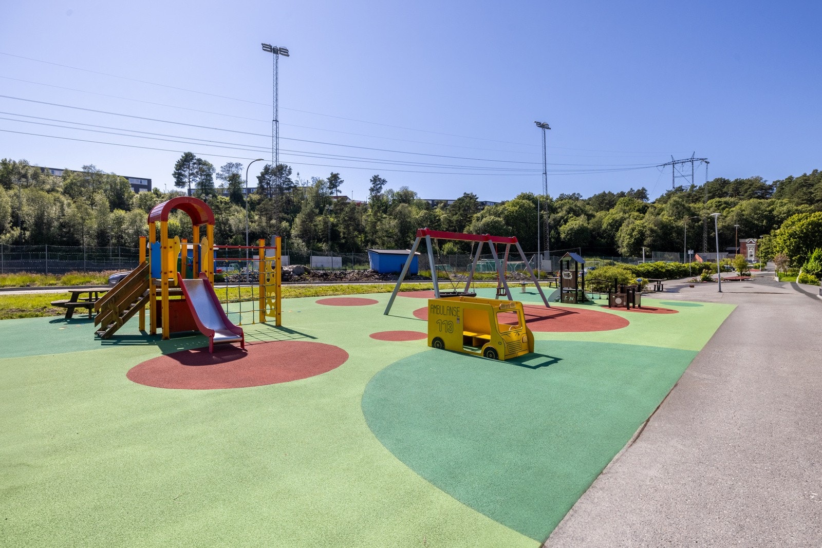 Det er flere barnehager og skoler i nærområdet. Galleribilde