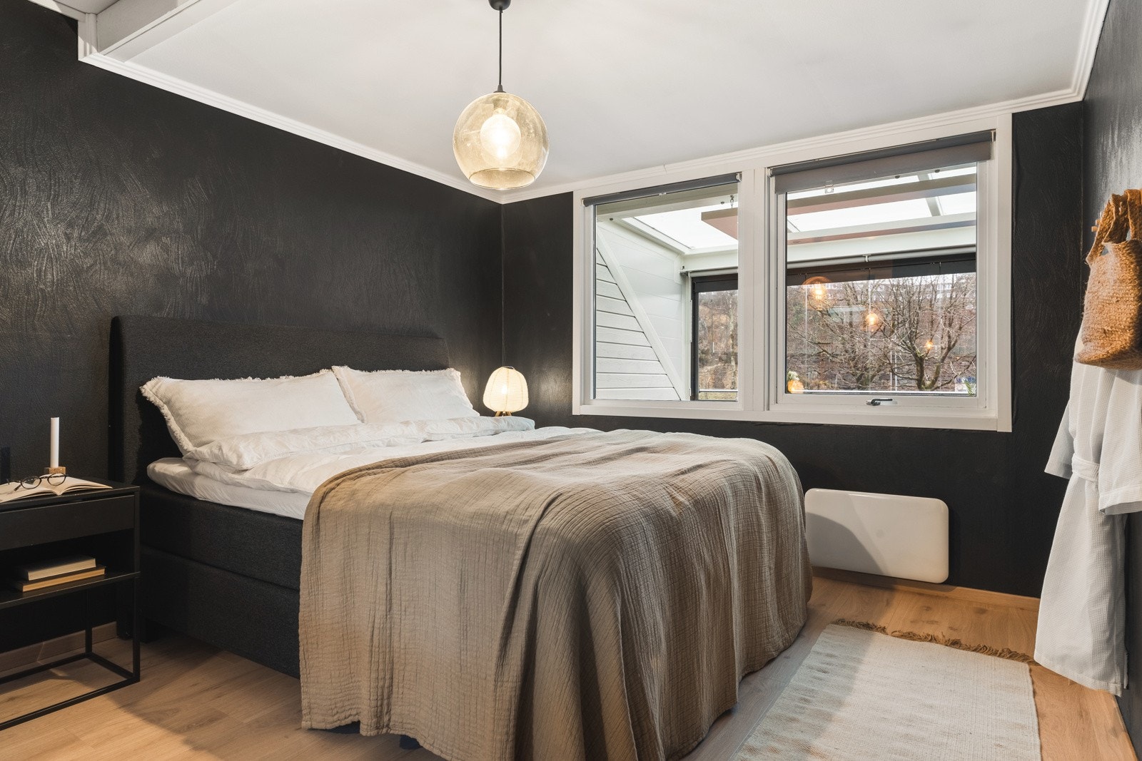 Leiligheten har et romslig soverom på ca. 13,1 kvm. Galleribilde