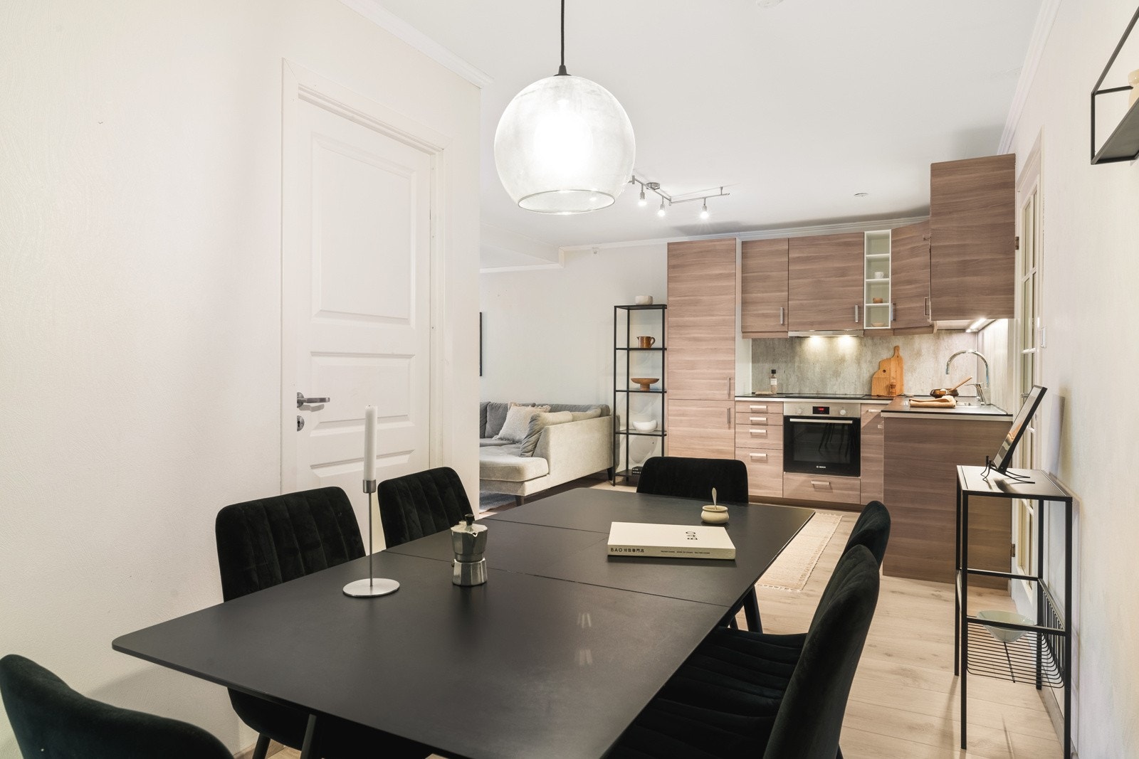 Kjøkkenet har et pålitelig vannstoppsystem for ekstra trygghet. Galleribilde