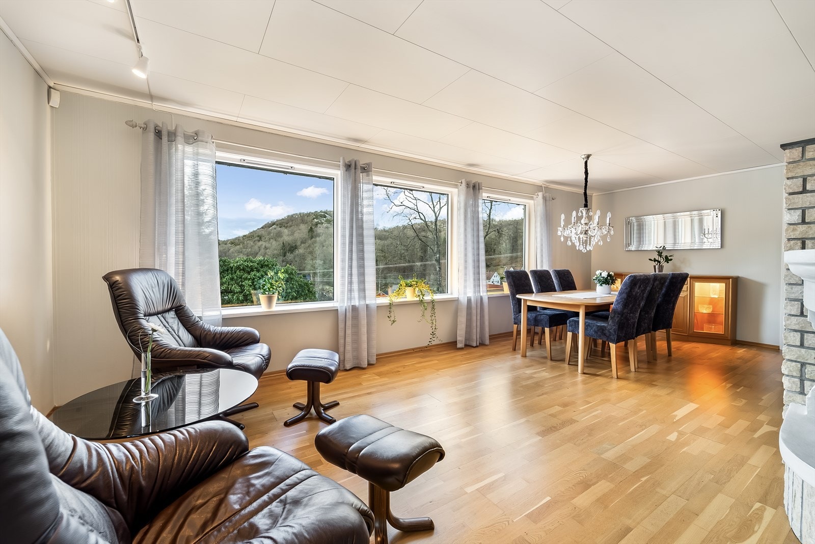 Stuens utforming gir rom for møblering i ulike soner. Galleribilde