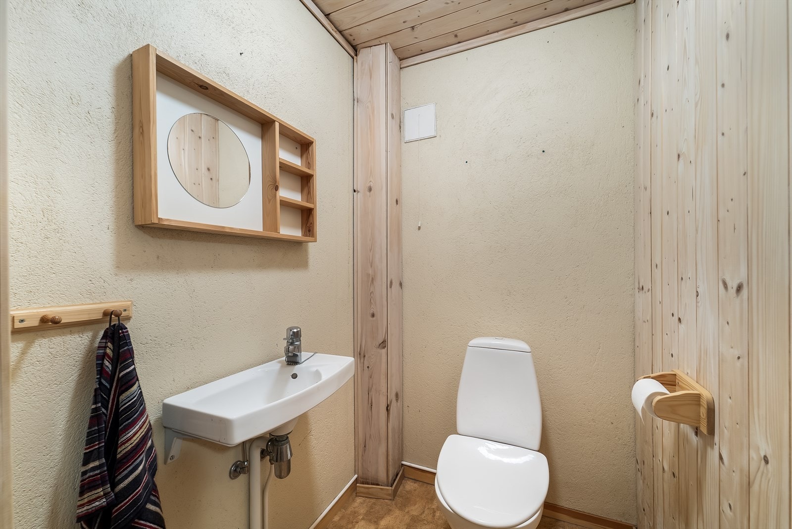 Toalett i kjeller. Galleribilde