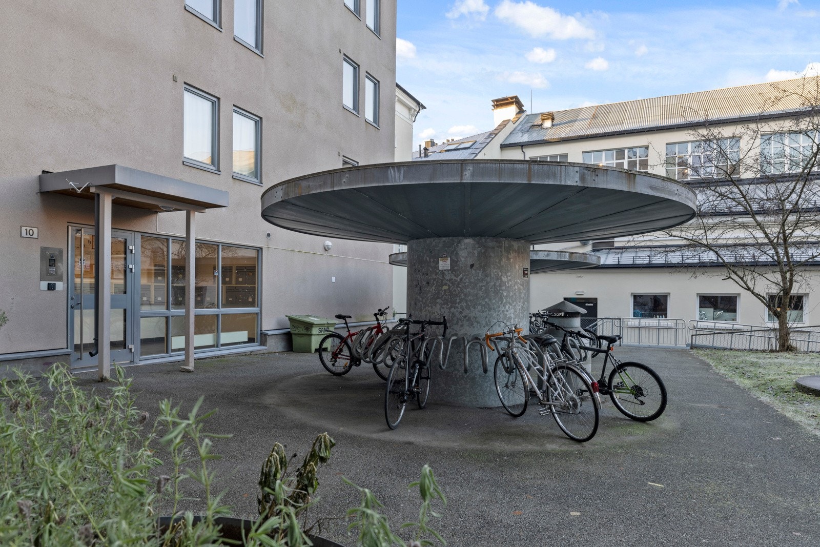 Felles sykkelparkering. Galleribilde