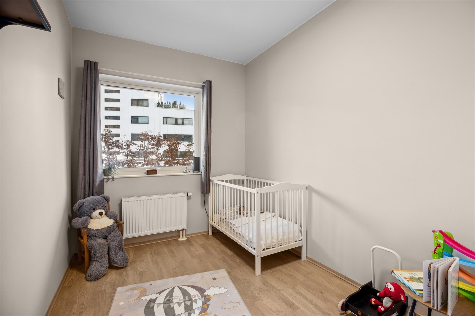 Det andre soverommet egner seg godt som barnerom, gjesterom eller kontor. Galleribilde