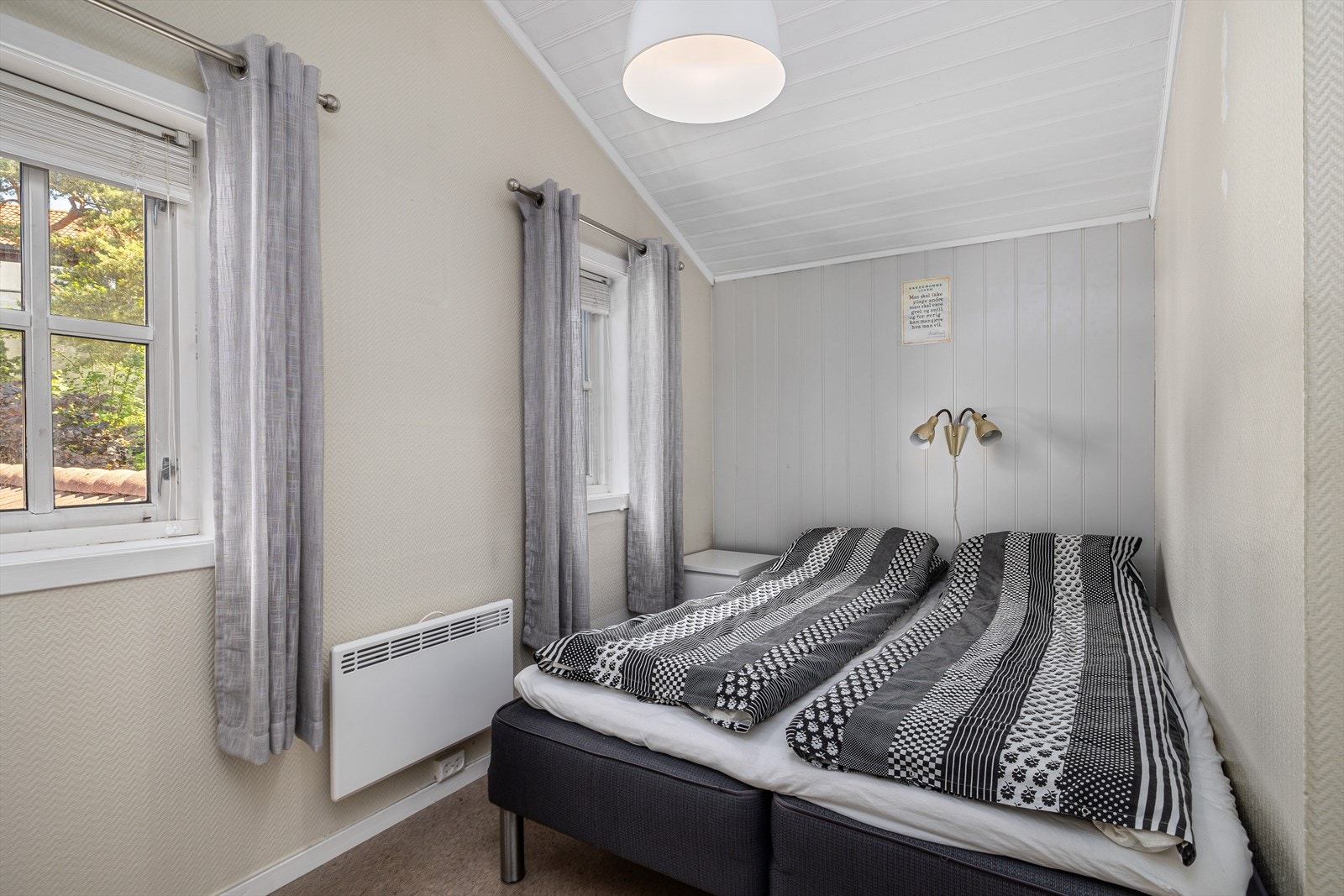 Boligen er innredet med to soverom og en sovealkove Galleribilde