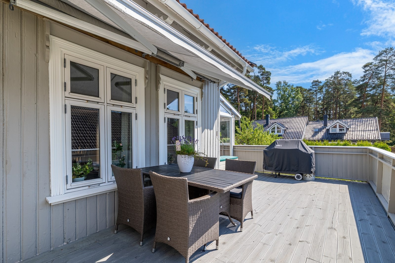 Her ligger alt til rette for å samle familie og venner til hyggelige måltider. Galleribilde