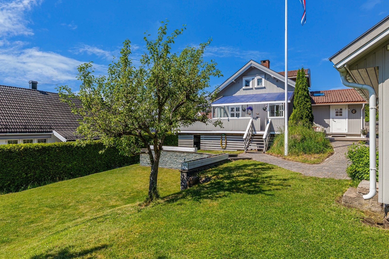 Stor og flott tomt med gode solforhold. Galleribilde