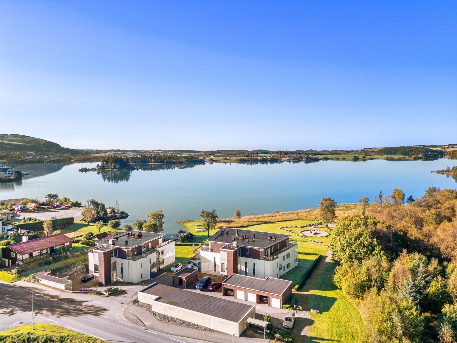 For den aktive er det et bredt utvalg av sport- og fritidstilbud i gangavstand til idrettsanleggene på både Frøyland og Orstad, bla. fotball, håndball, innebandy, samt mulighet for BMXsykling. Galleribilde