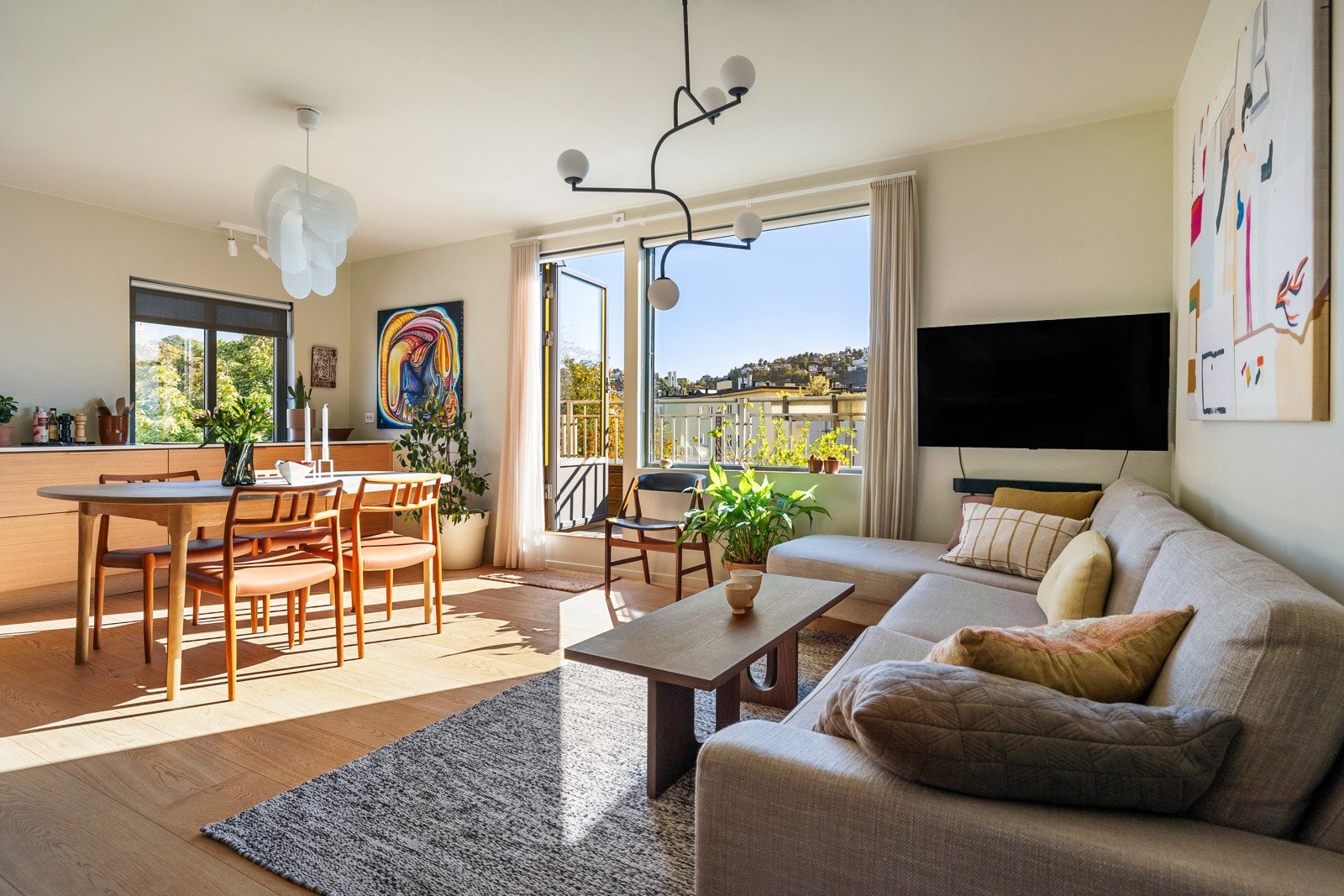 Gulvene er dekket av herdet tregulv, Pure Natural Oak 8906. Galleribilde