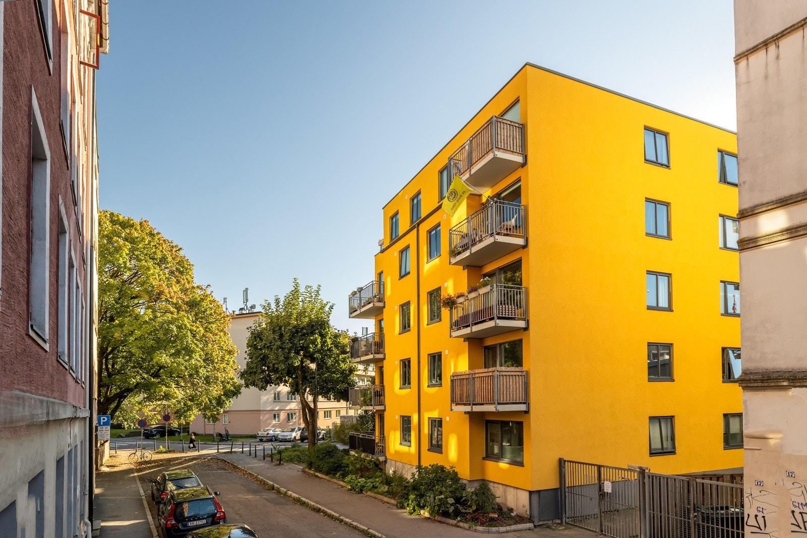 ZZ pizza, Fuglen kaffebar, og Gamlebyens unike butikker og steder gjør området til en mangfoldig og autentisk bydel. Galleribilde