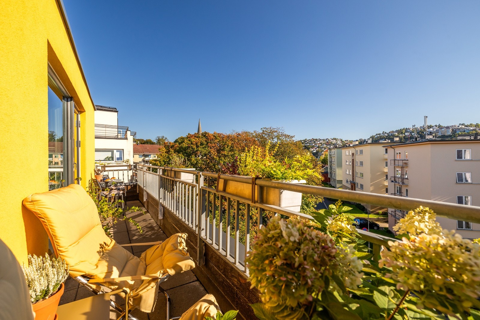 Flott sørvendt terrasse på ca. 7 kvm, med god plass til både utemøbler og grill. Galleribilde