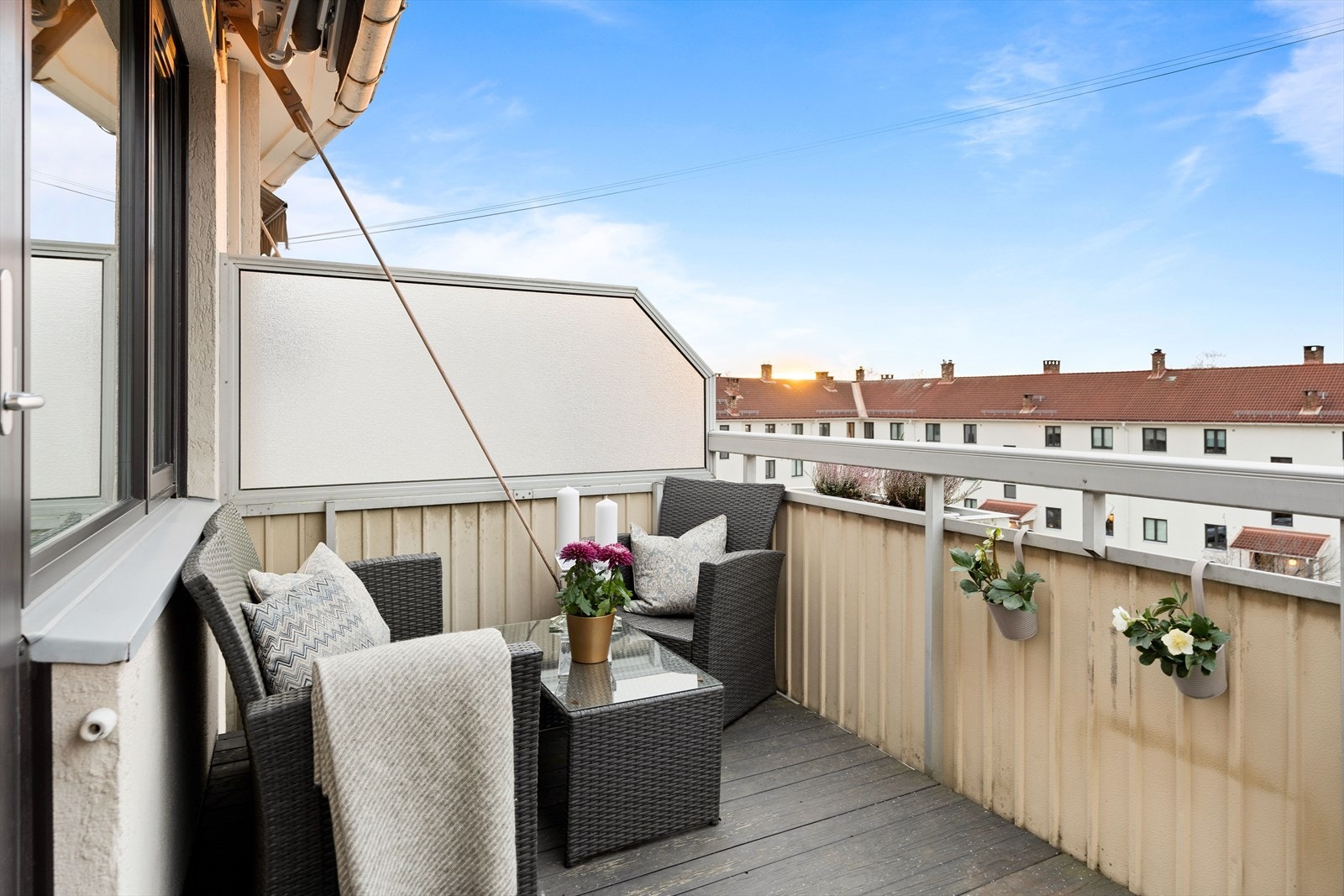 Det er fine solforhold på balkongen. Galleribilde