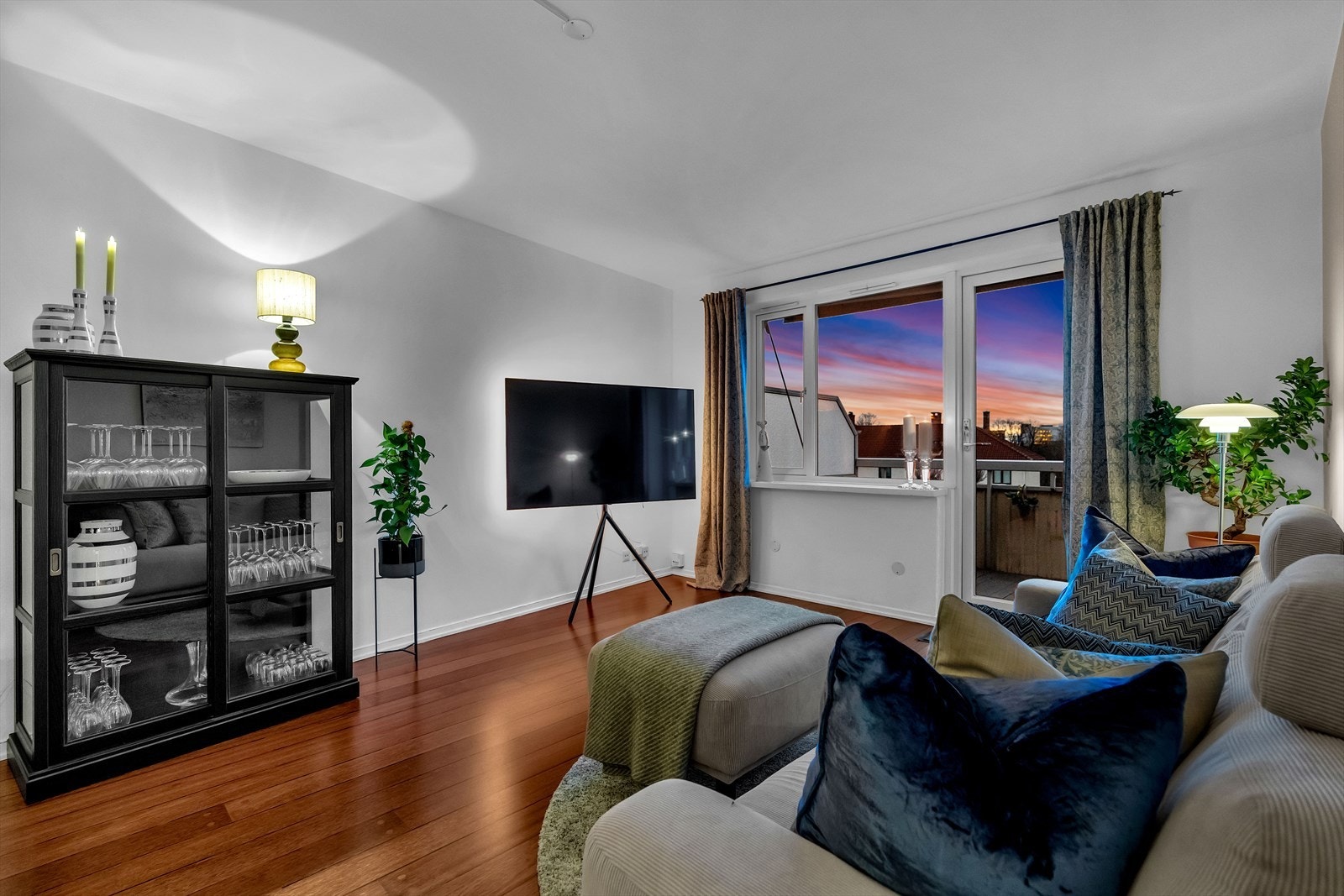 Fra stuen er det i tillegg utgang til en herlig vestvendt balkong. Galleribilde