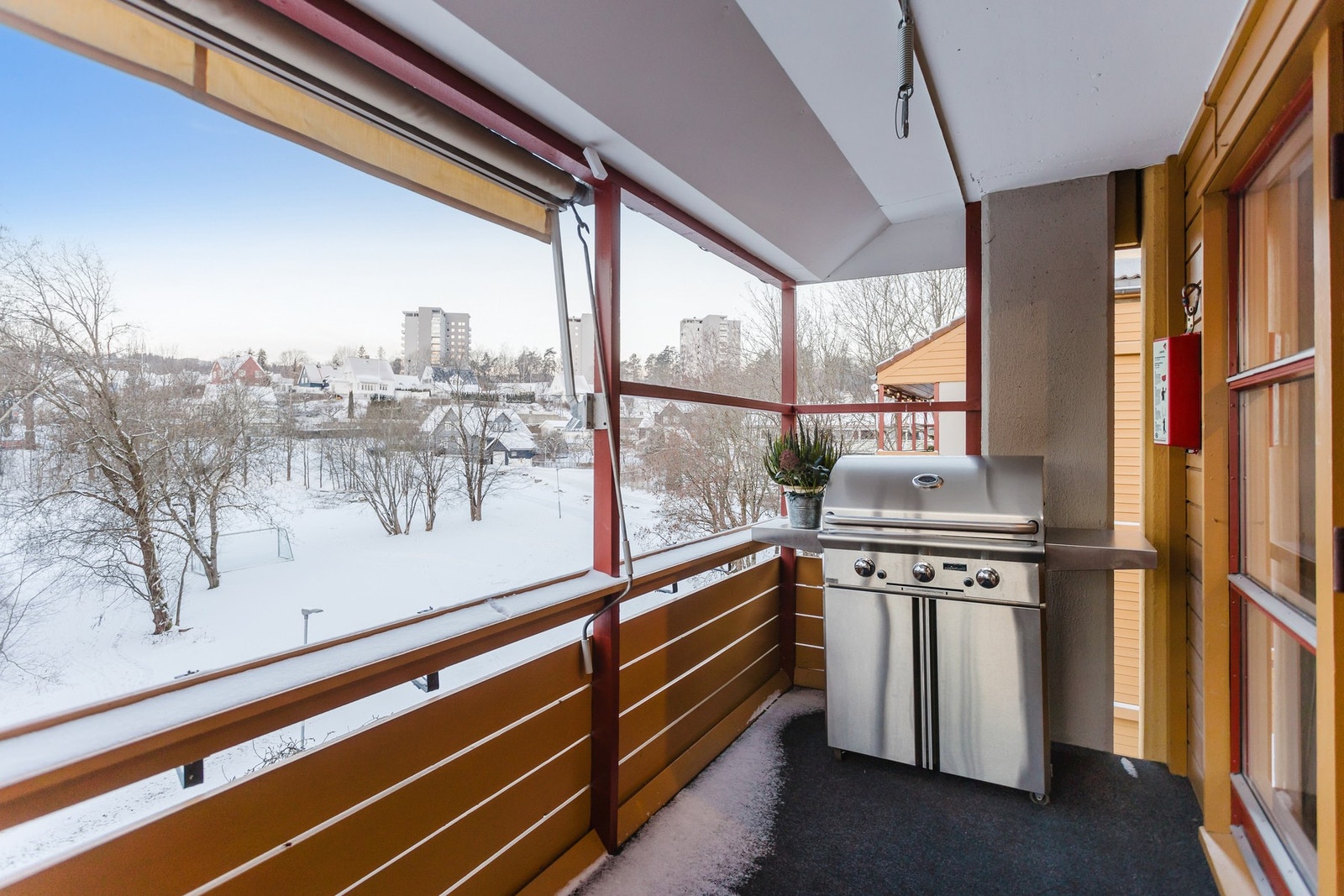 Sydvestvendt balkong med gode solforhold. Galleribilde