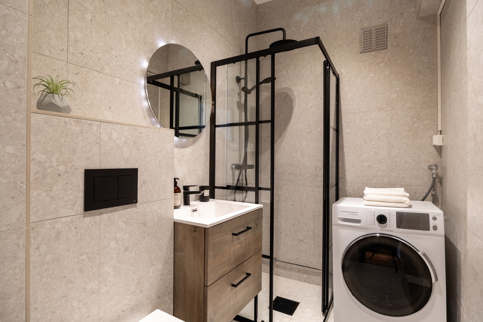 Helfliset og delikat baderom oppgradert i 2022 Galleribilde