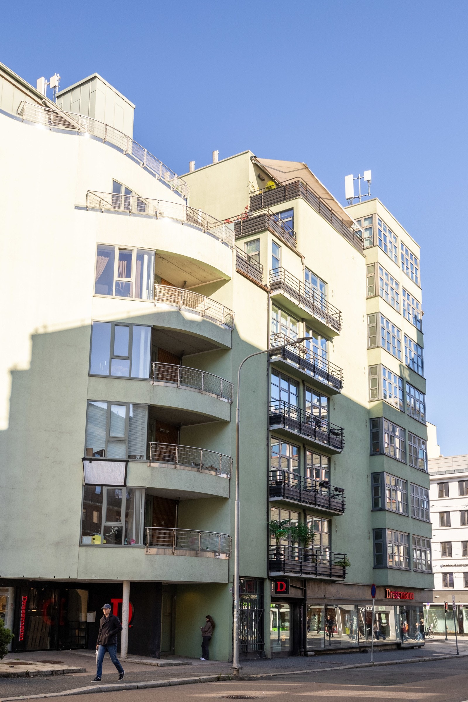 Velholdt sameie med alt av sentrums fasiliteter utenfor døren Galleribilde