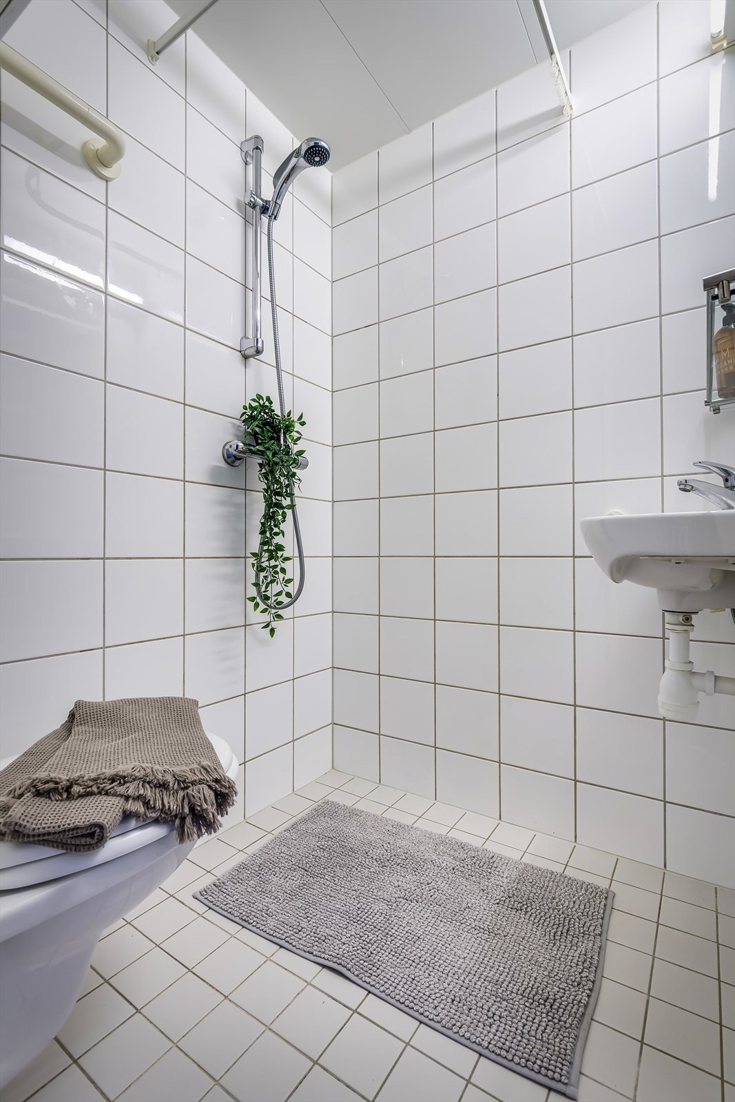 Badet har gulvvarme som bidrar til ekstra komfort Galleribilde