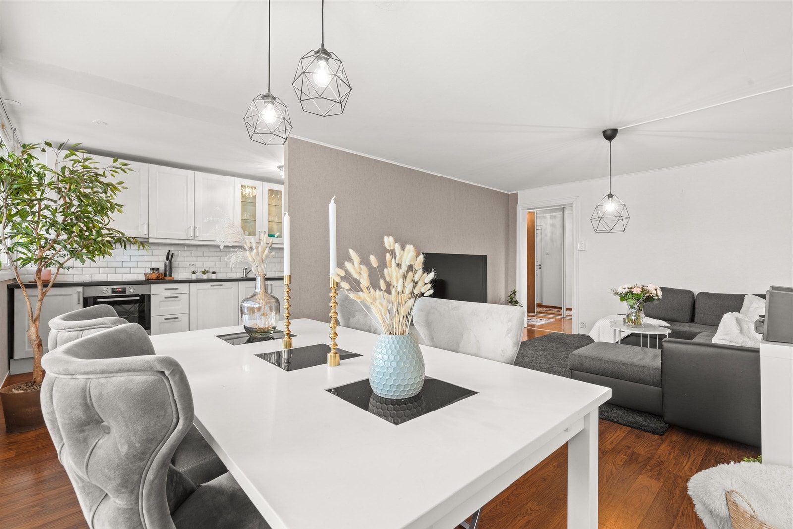 Lys, luftig og attraktiv 3-roms andelsleilighet med god planløsning og ettertraktet beliggenhet Galleribilde