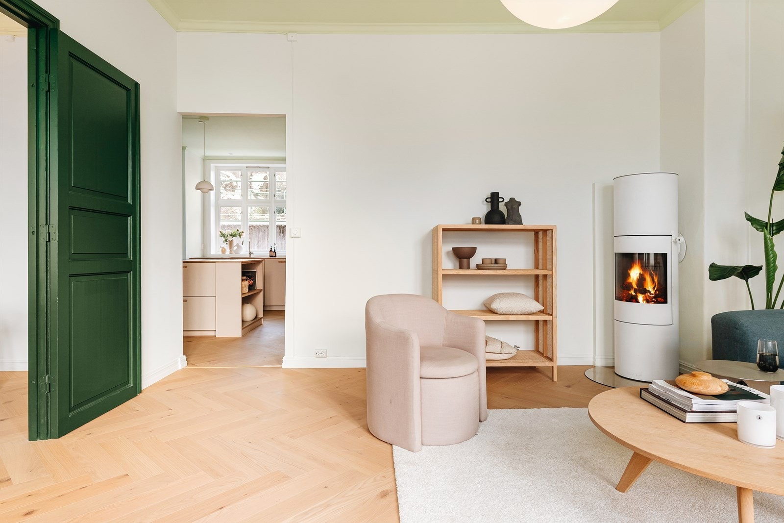 Mot entré/gang og kjøkken. Galleribilde