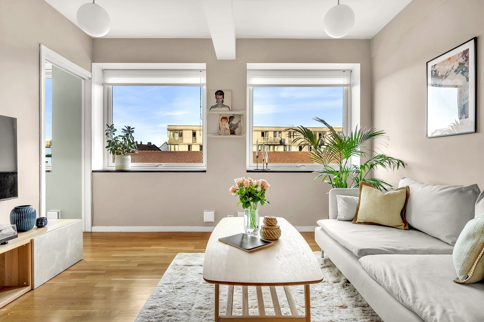 Vinduene er 2-lags isolerglass produsert i 2005. Galleribilde