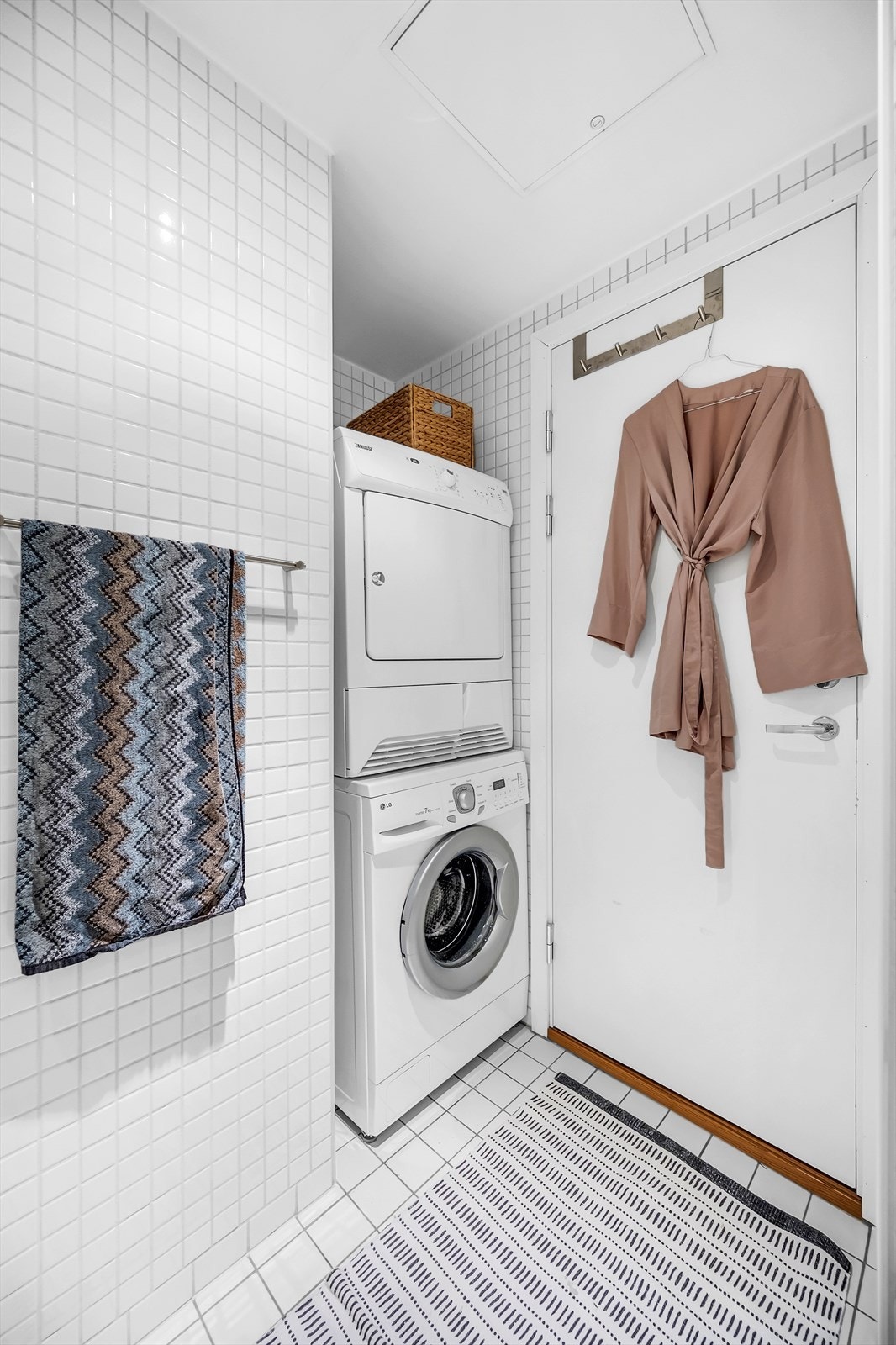 Baderommet har opplegg for vaskemaskin, og har mekanisk avtrekk. Galleribilde