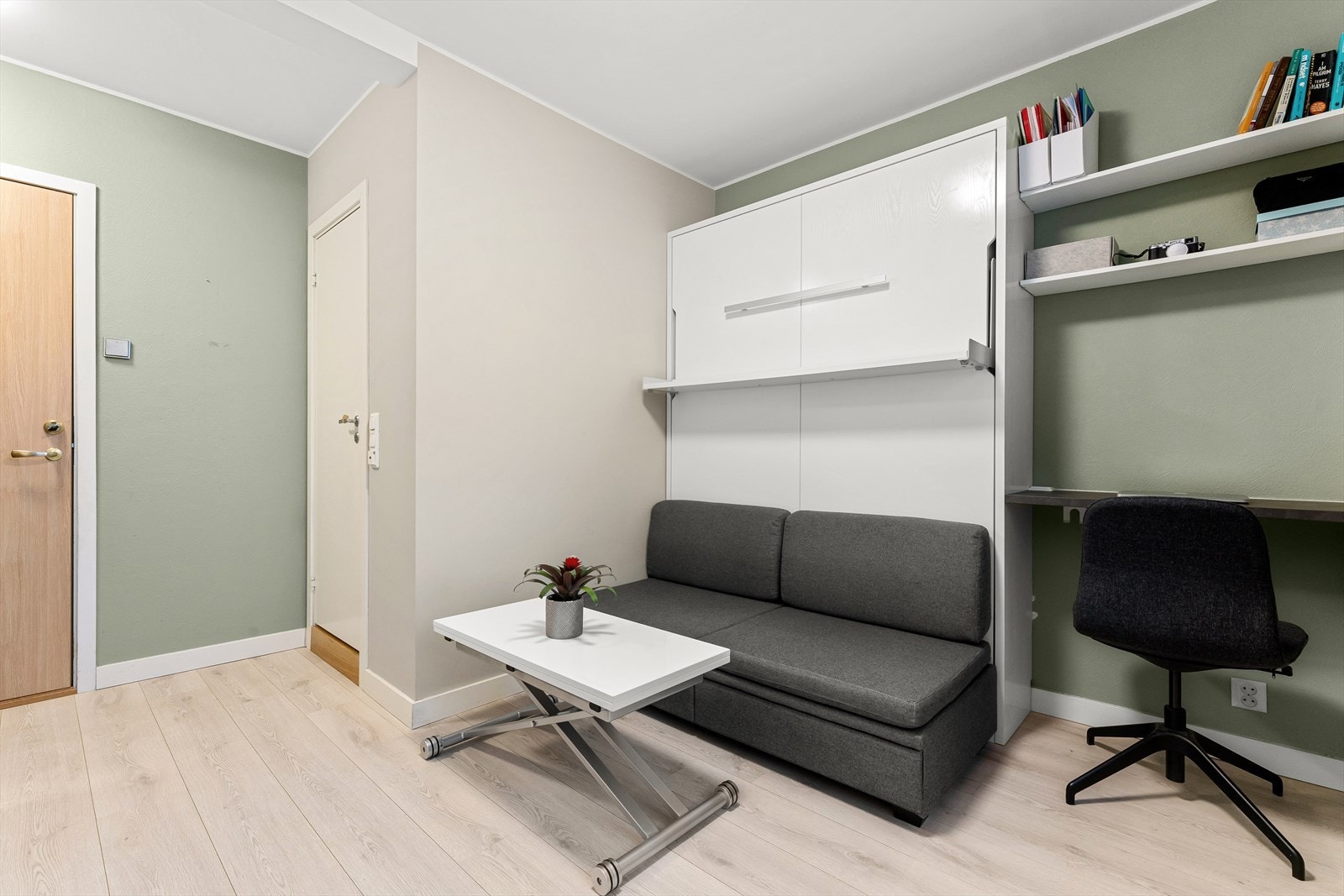 Den gode takhøyden gir en særdeles lys og luftig atmosfære. Galleribilde