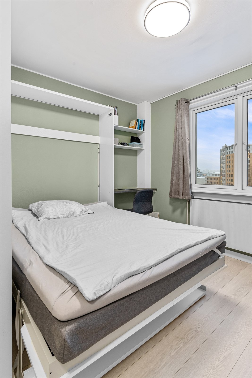 Meget smart og praktisk sengeløsning i medfølgende sengeskap. Galleribilde