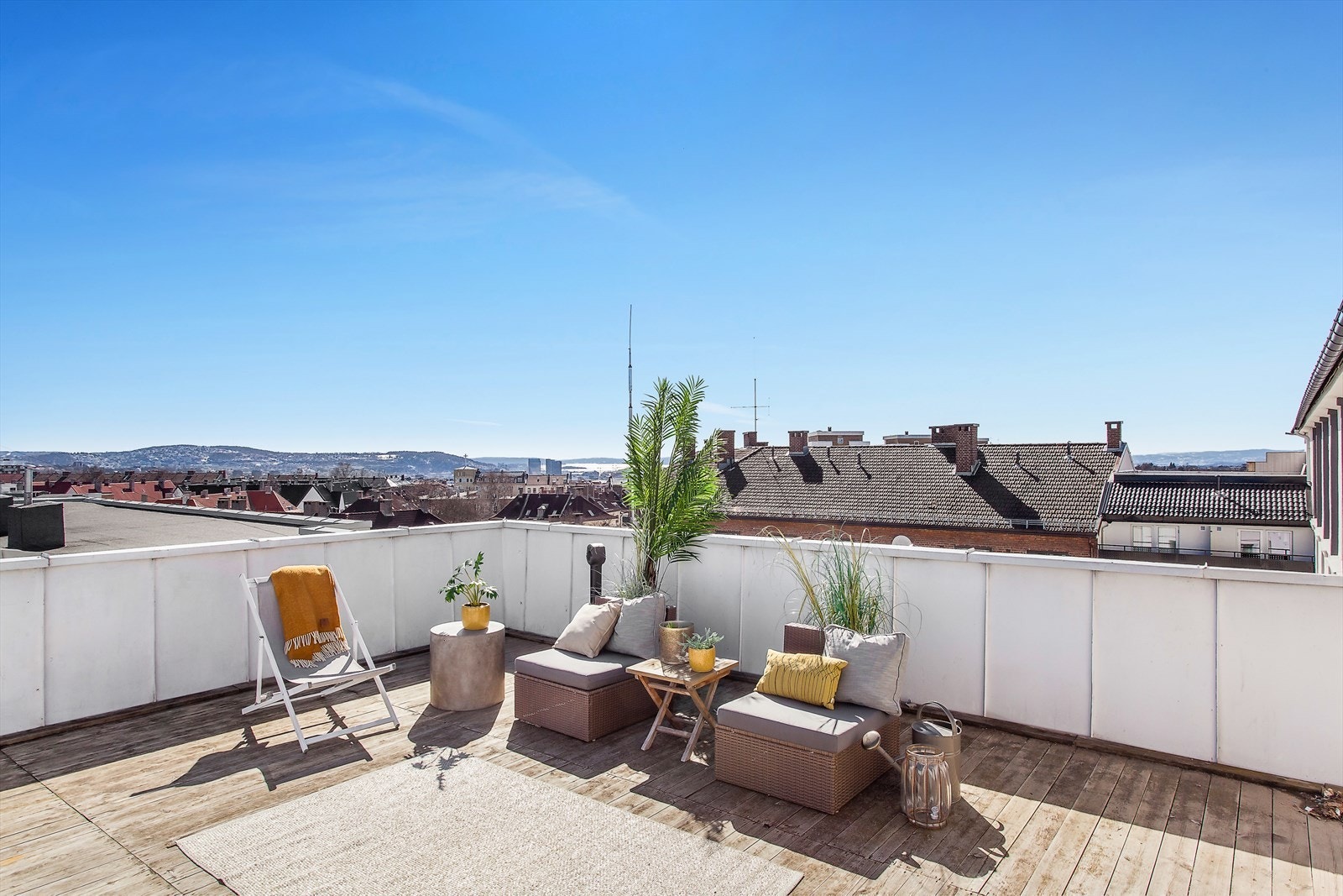 Takterrassen byr på flotte solforhold og panoramautsikt. Her kan du nyte solrike dager! Galleribilde