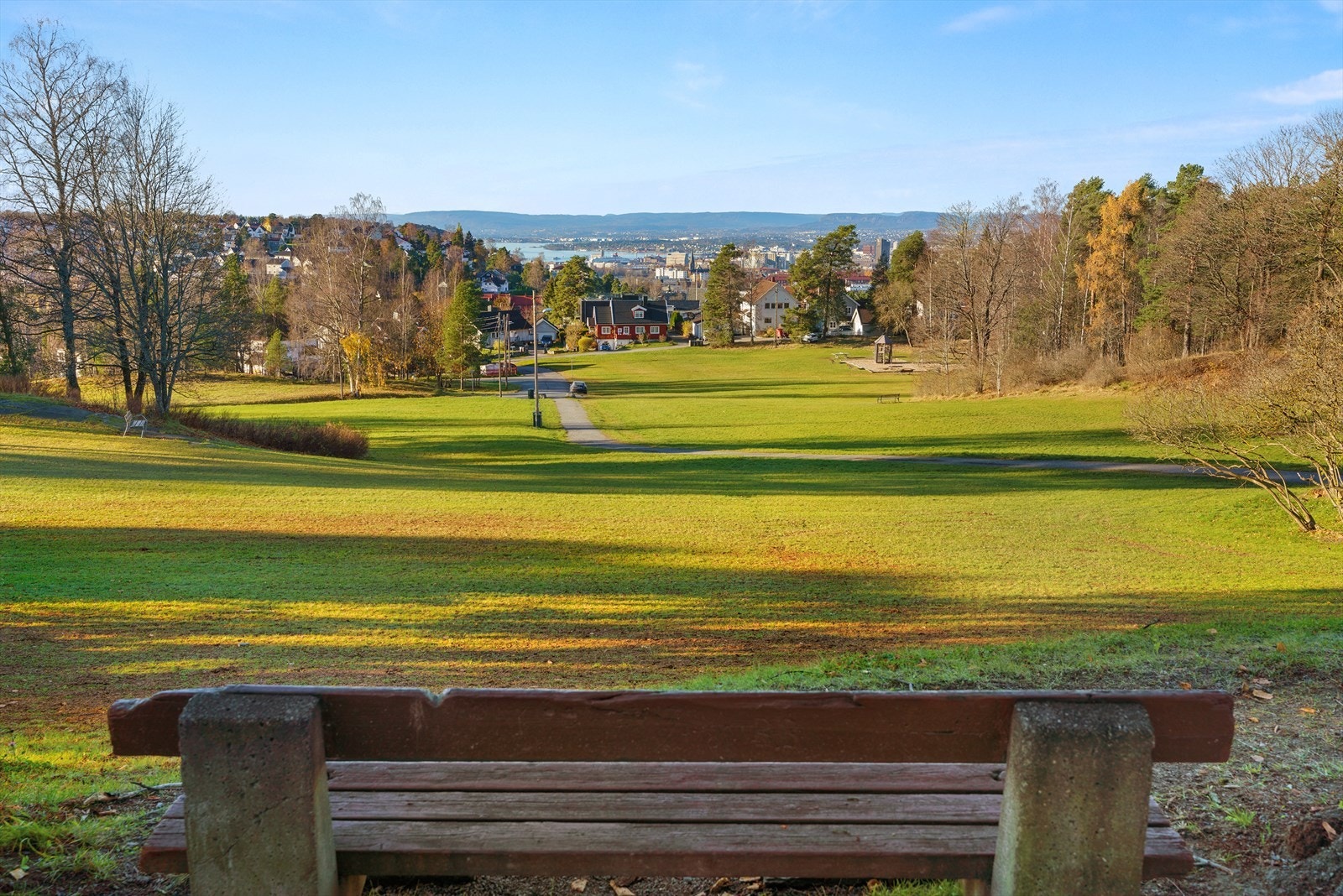 Flotte uteområder og utsikt ved Nordre Skøyen hovedgård. Galleribilde