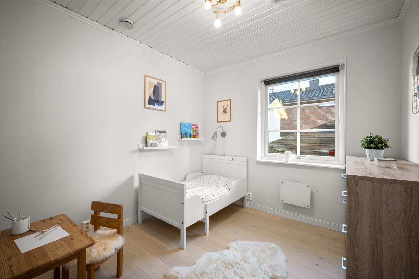 Barnerommet er av god størrelse med garderobeløsning. Galleribilde