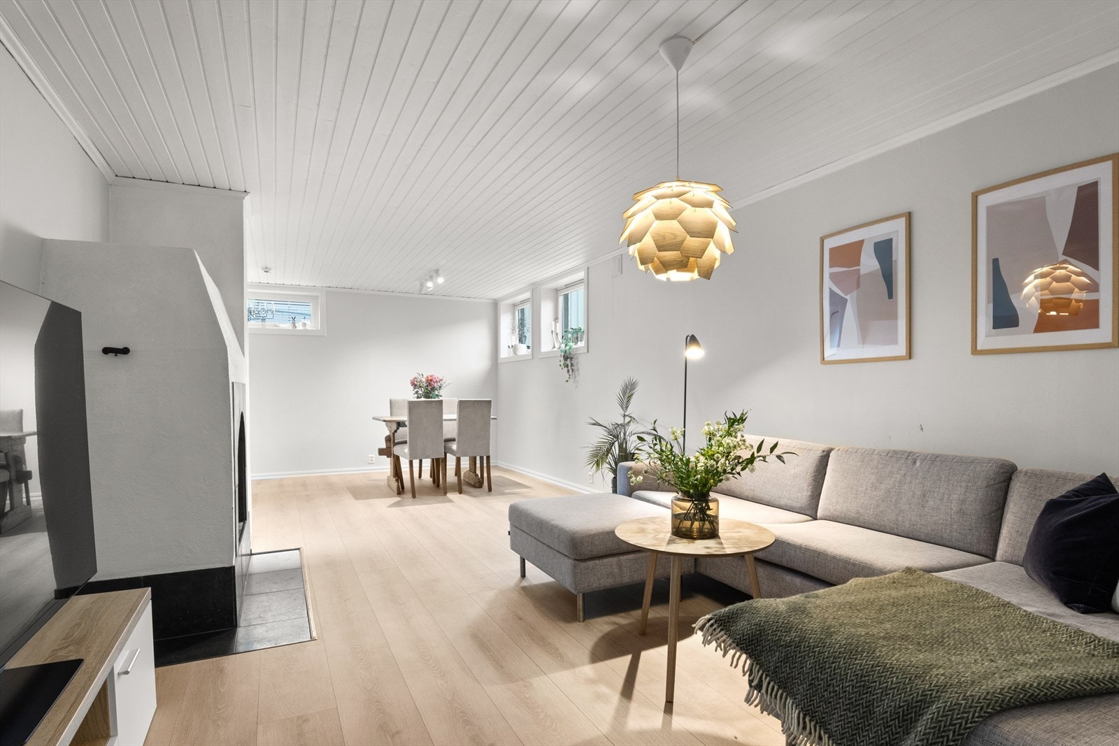 Stuen er perfekt for både store og små, ikke minst for tenåringen til å kunne trekke seg litt tilbake. Galleribilde