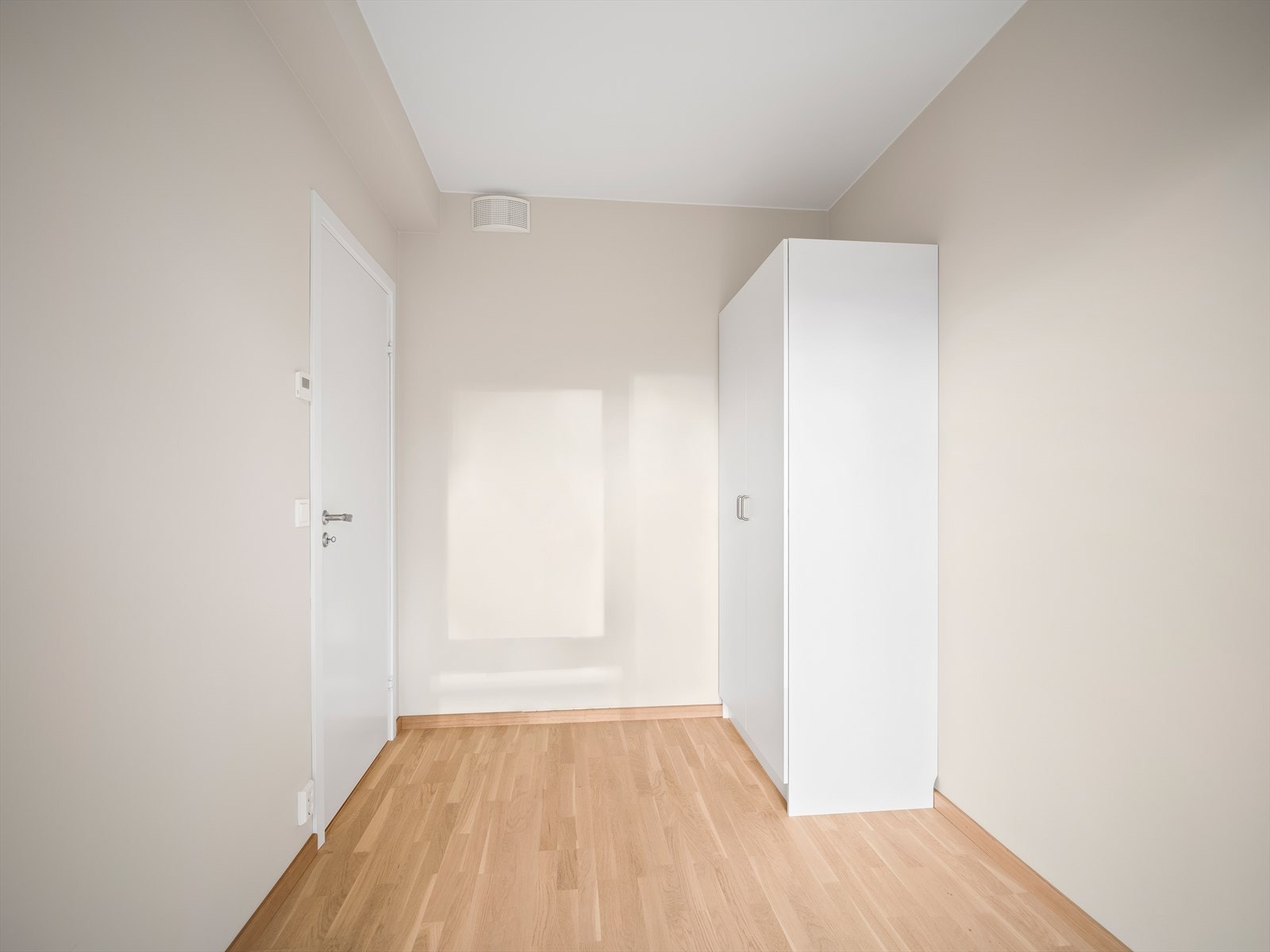 Soverom 2 - garderobeskap medfølger Galleribilde