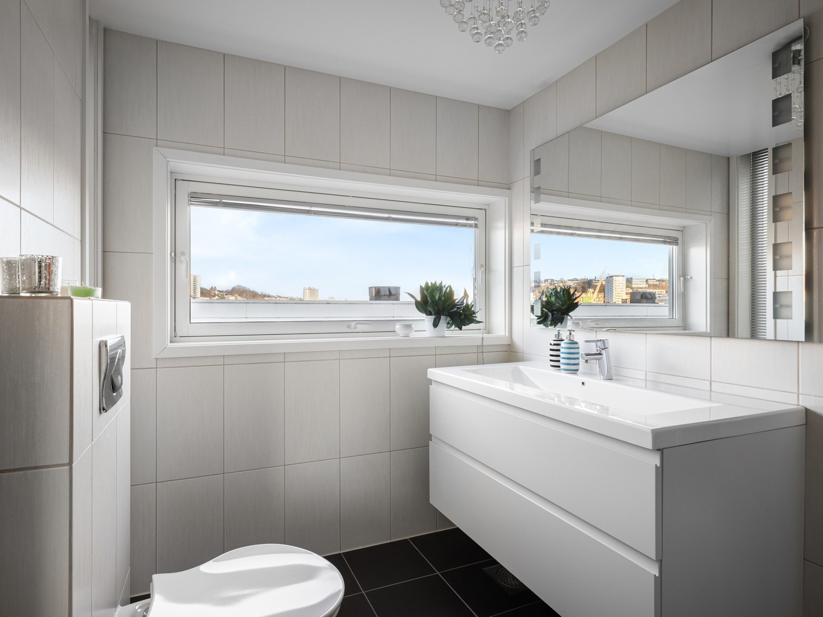 Flott fliselagt bad Galleribilde