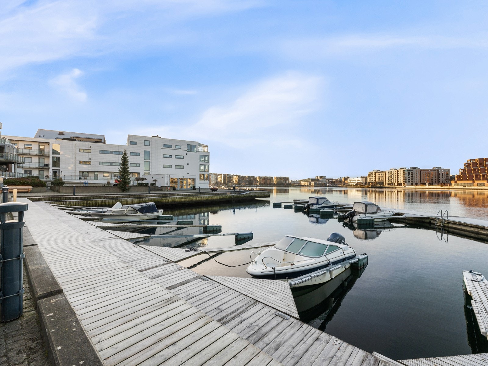 Felles brygge Galleribilde