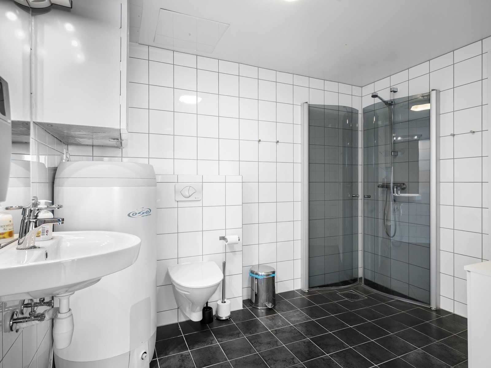 Huset byr på overnattingsmuligheter med eget bad Galleribilde