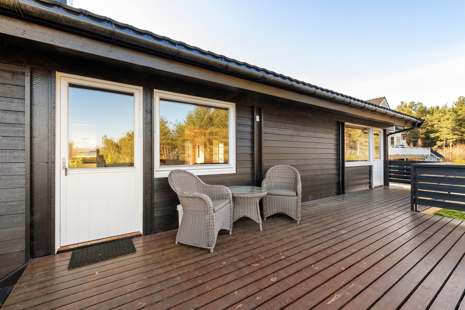 Balkong mot nord med utgang fra stue. Balkongen er ca 23 kvm Galleribilde