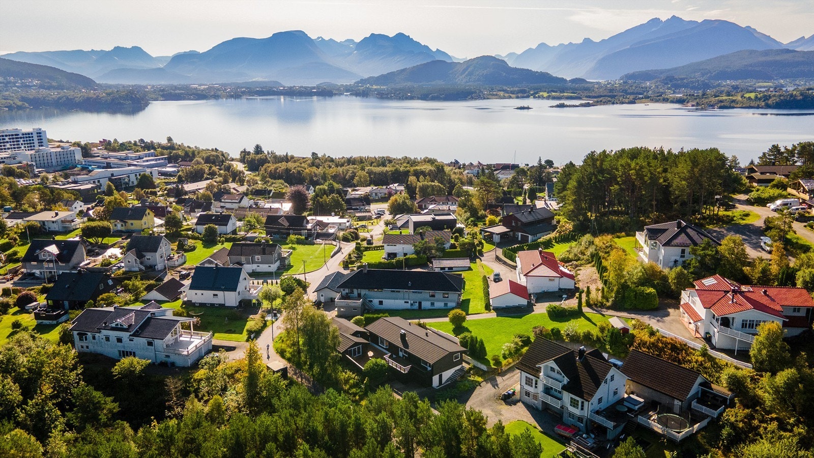 Dronebilde som viser beliggenheten Galleribilde