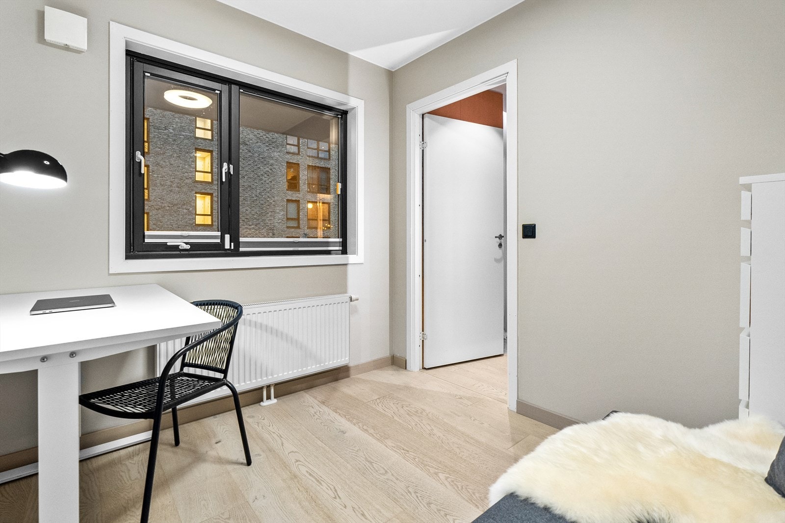 Størrelsen på soverommene gir flere muligheter for innredning av senger og annet møblement. Galleribilde